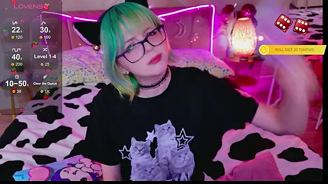 CoralineYoung online show from April 22, 7:04 am