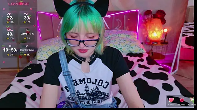 CoralineYoung online show from April 19, 8:26 am