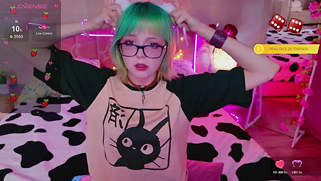 CoralineYoung online show from April 24, 5:20 am