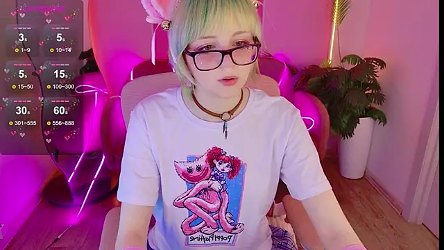 CoralineYoung online show from June 7, 10:42 am