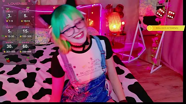 CoralineYoung online show from April 12, 7:33 am