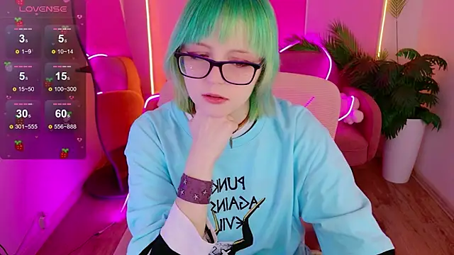 CoralineYoung online show from April 5, 7:04 am