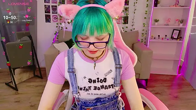 CoralineYoung online show from March 13, 7:35 am