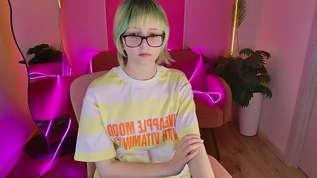 CoralineYoung online show from June 10, 8:37 am