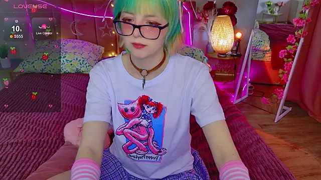 CoralineYoung online show from May 9, 5:00 am