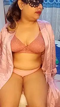 Snapshot of ROSEELEENASOLO chatting on December 20, 5:10 am ROSEELEENASOLO online show from December 20, 5:10 am