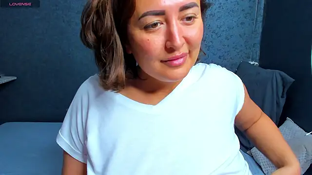 Snapshot of Olivia_Buckby chatting on November 11, 4:46 pm Olivia Buckby online show from November 11, 4:46 pm