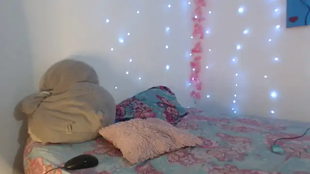 Snapshot of Victoria_new chatting on December 17, 5:12 am Victoria new online show from December 17, 5:12 am