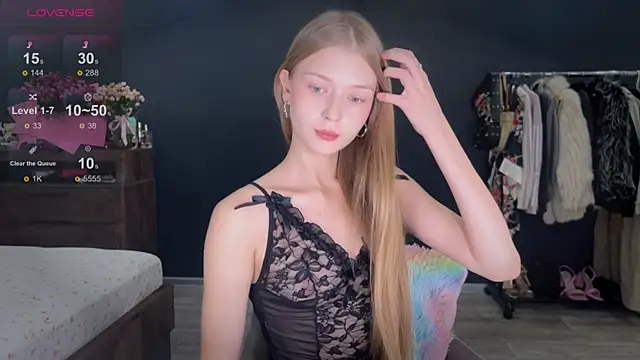 Snapshot of holylisssa chatting on October 12, 5:25 pm holylisssa online show from October 12, 5:25 pm