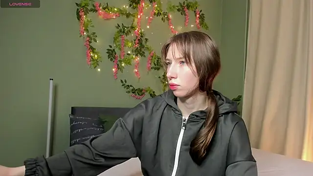 Lisbeth  Salander online show from December 4, 2:32 am