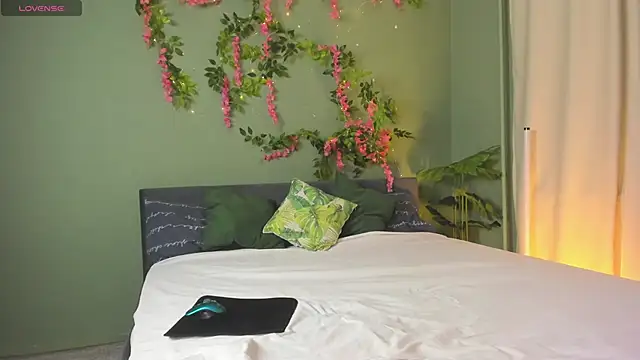 Lisbeth  Salander online show from November 28, 2:45 am