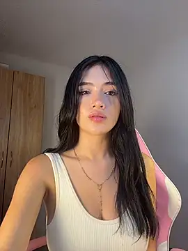 mandy222  online show from April 8, 6:15 am