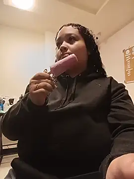 Snapshot of KITY_HILL chatting on June 12, 1:47 am KITY HILL online show from June 12, 1:47 am
