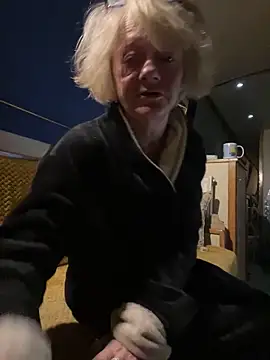 Snapshot of ladyboatlady chatting on November 28, 6:46 am ladyboatlady online show from November 28, 6:46 am