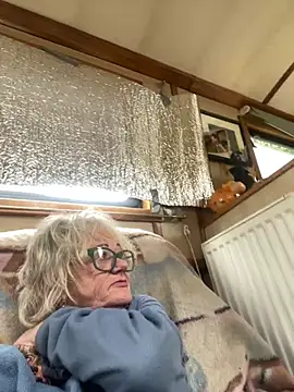 Snapshot of ladyboatlady chatting on February 27, 1:22 pm ladyboatlady online show from February 27, 1:22 pm