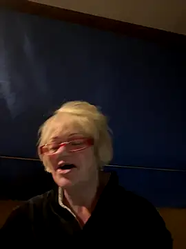 Snapshot of ladyboatlady chatting on November 24, 6:57 am ladyboatlady online show from November 24, 6:57 am