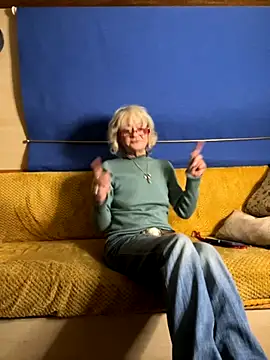 Snapshot of ladyboatlady chatting on October 27, 8:21 pm ladyboatlady online show from October 27, 8:21 pm