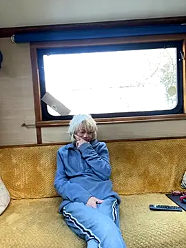 Snapshot of ladyboatlady chatting on November 17, 9:46 am ladyboatlady online show from November 17, 9:46 am