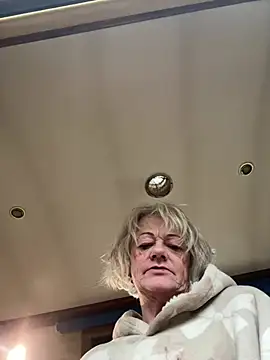 Snapshot of ladyboatlady chatting on February 15, 8:46 am ladyboatlady online show from February 15, 8:46 am