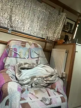 Snapshot of ladyboatlady chatting on February 25, 7:41 am ladyboatlady online show from February 25, 7:41 am