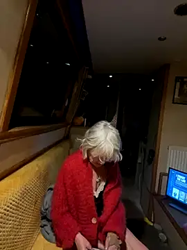 Snapshot of ladyboatlady chatting on September 10, 8:52 pm ladyboatlady online show from September 10, 8:52 pm