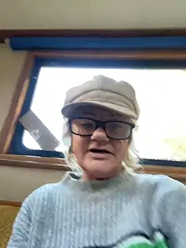 Snapshot of ladyboatlady chatting on November 10, 9:25 am ladyboatlady online show from November 10, 9:25 am