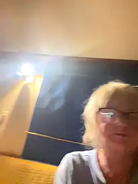 Snapshot of ladyboatlady chatting on November 4, 6:33 pm ladyboatlady online show from November 4, 6:33 pm