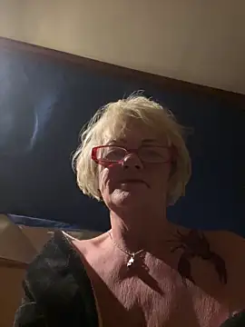 Snapshot of ladyboatlady chatting on November 26, 6:57 am ladyboatlady online show from November 26, 6:57 am