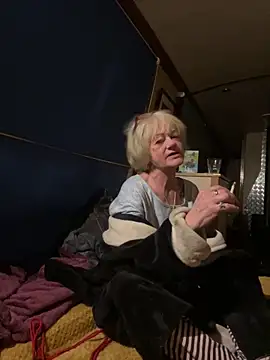 Snapshot of ladyboatlady chatting on November 22, 5:28 am ladyboatlady online show from November 22, 5:28 am