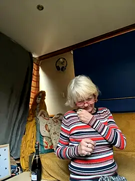 Snapshot of ladyboatlady chatting on November 23, 3:22 pm ladyboatlady online show from November 23, 3:22 pm