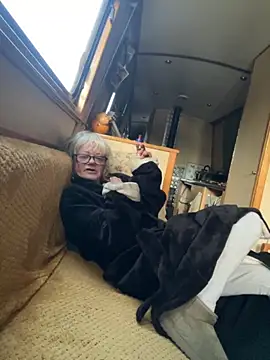 Snapshot of ladyboatlady chatting on November 2, 7:35 am ladyboatlady online show from November 2, 7:35 am