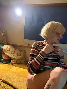 Snapshot of ladyboatlady chatting on November 25, 5:35 pm ladyboatlady online show from November 25, 5:35 pm