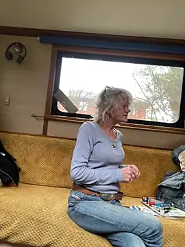 Snapshot of ladyboatlady chatting on November 11, 3:18 pm ladyboatlady online show from November 11, 3:18 pm