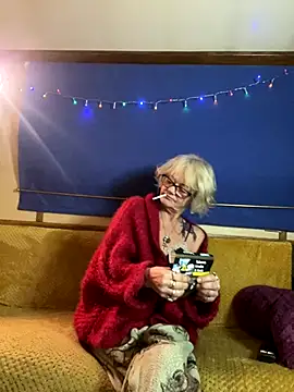 Snapshot of ladyboatlady chatting on December 16, 7:12 am ladyboatlady online show from December 16, 7:12 am