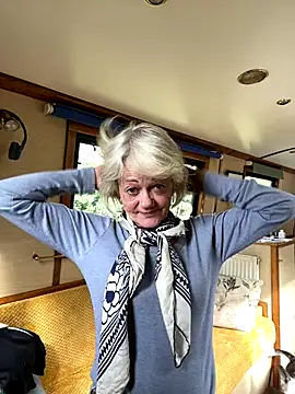 Snapshot of ladyboatlady chatting on September 11, 9:53 am ladyboatlady online show from September 11, 9:53 am