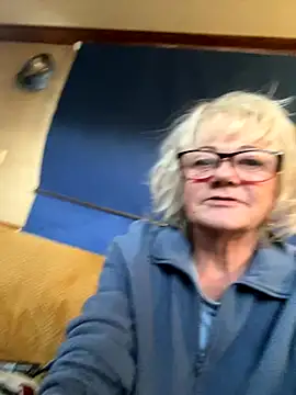 Snapshot of ladyboatlady chatting on November 3, 3:48 pm ladyboatlady online show from November 3, 3:48 pm