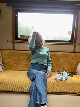 Snapshot of ladyboatlady chatting on September 14, 2:39 pm ladyboatlady online show from September 14, 2:39 pm