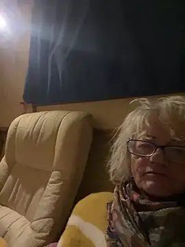 Snapshot of ladyboatlady chatting on May 19, 10:28 pm ladyboatlady online show from May 19, 10:28 pm