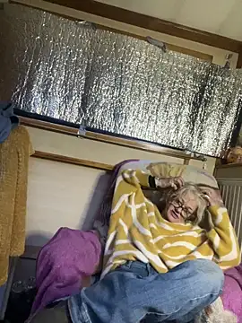 Snapshot of ladyboatlady chatting on March 1, 5:46 pm ladyboatlady online show from March 1, 5:46 pm