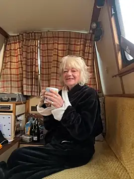 Snapshot of ladyboatlady chatting on October 4, 6:26 am ladyboatlady online show from October 4, 6:26 am