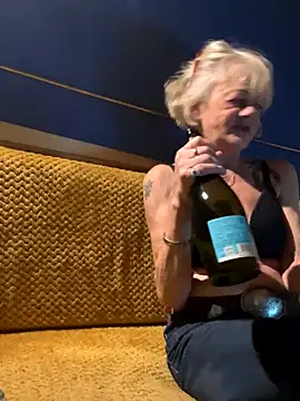 Snapshot of ladyboatlady chatting on December 1, 5:36 pm ladyboatlady online show from December 1, 5:36 pm