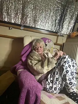 Snapshot of ladyboatlady chatting on February 24, 7:37 pm ladyboatlady online show from February 24, 7:37 pm