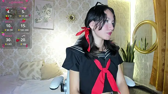 LilyThea online show from April 5, 9:10 pm