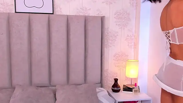 ShaynaHosk online show from April 11, 5:04 am