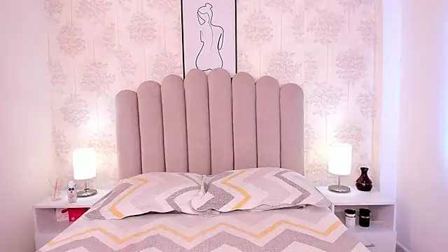 Snapshot of ShaynaHosk chatting on November 14, 8:34 pm ShaynaHosk online show from November 14, 8:34 pm