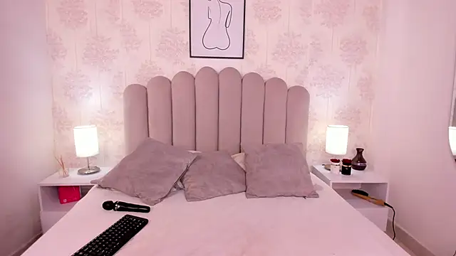 ShaynaHosk online show from October 1, 5:28 pm