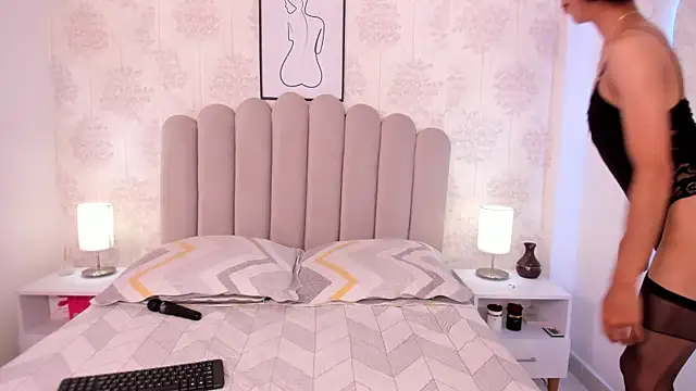 Snapshot of ShaynaHosk chatting on November 27, 6:25 am ShaynaHosk online show from November 27, 6:25 am