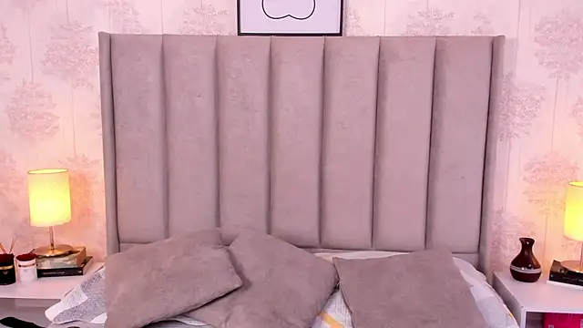 ShaynaHosk online show from May 18, 8:57 pm