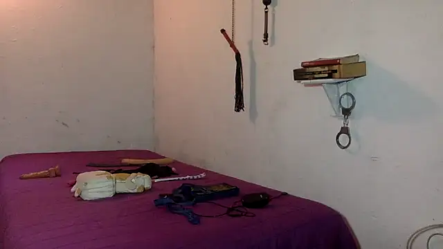 indomitaFox online show from April 6, 3:57 am