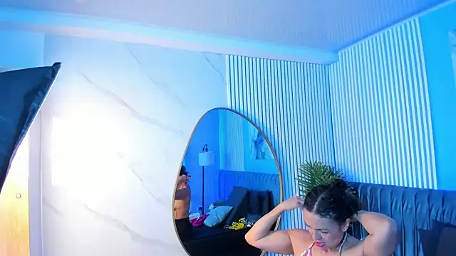 Snapshot of bellarivera_ chatting on November 17, 6:56 pm bellarivera online show from November 17, 6:56 pm